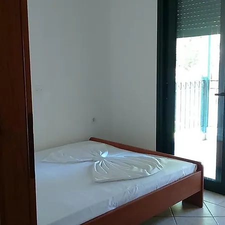 Nyaraló Roxanne Villa's *