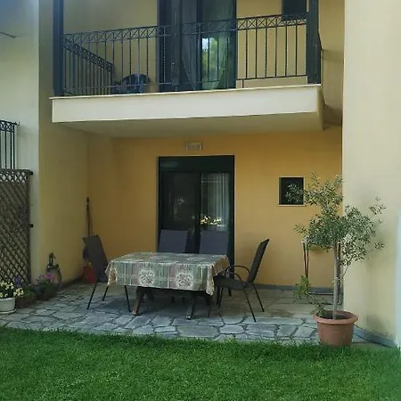 Roxanne Villa's