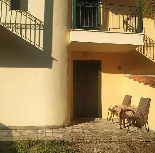 Roxanne Villa's Hanioti